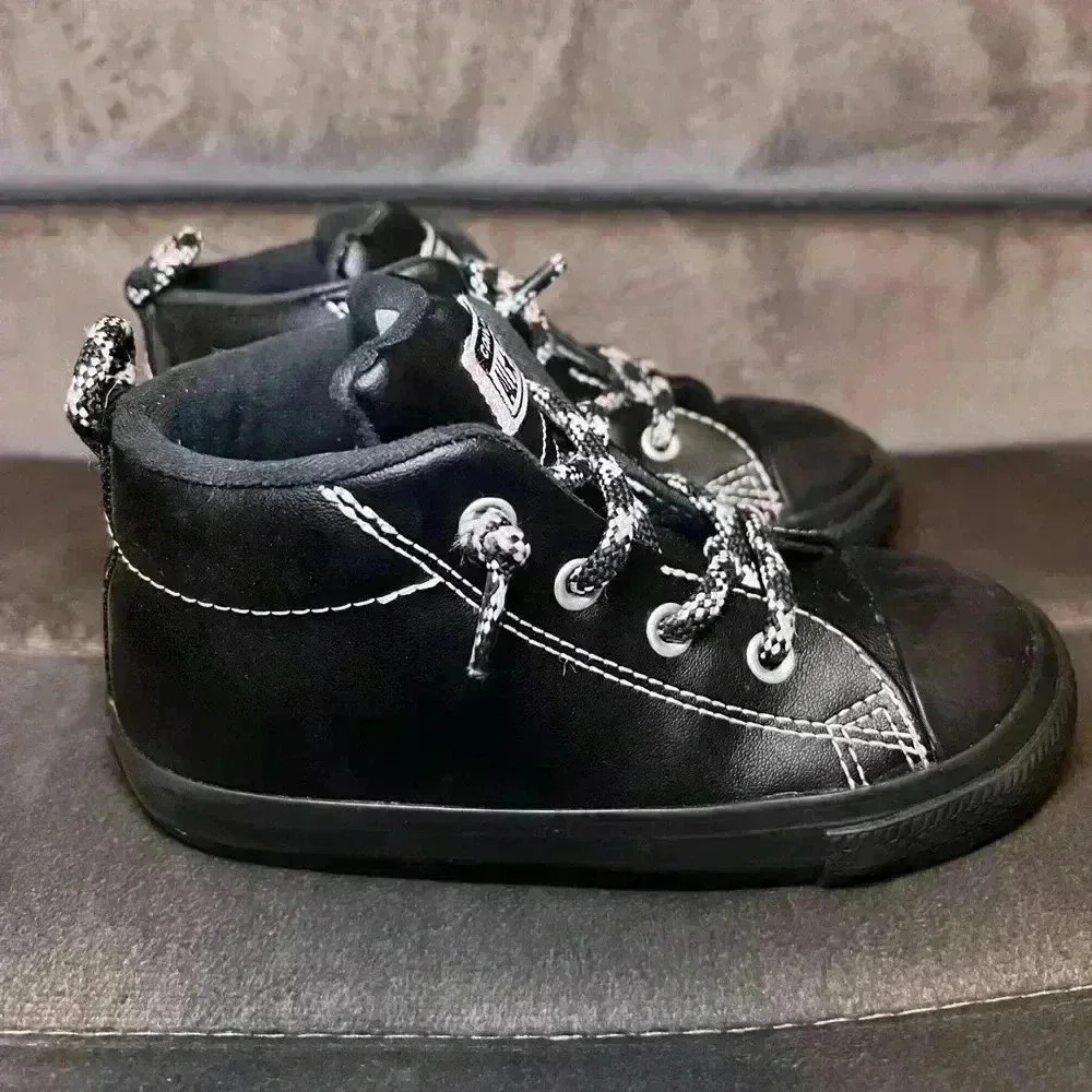 Black Leather Converse Toddler Size 9c - Picture 3 of 5
